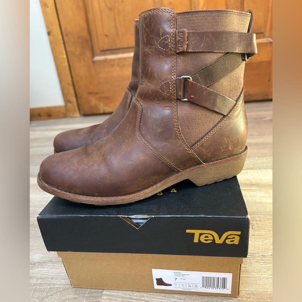 Teva Women’s Brown Leather Boots Waterproof